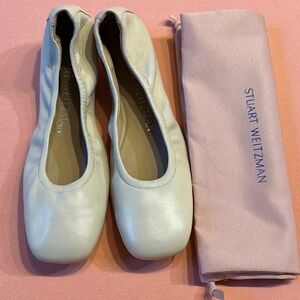 New Stuart Weitzman Women's Cream Ballet Flats. Size 8.5.